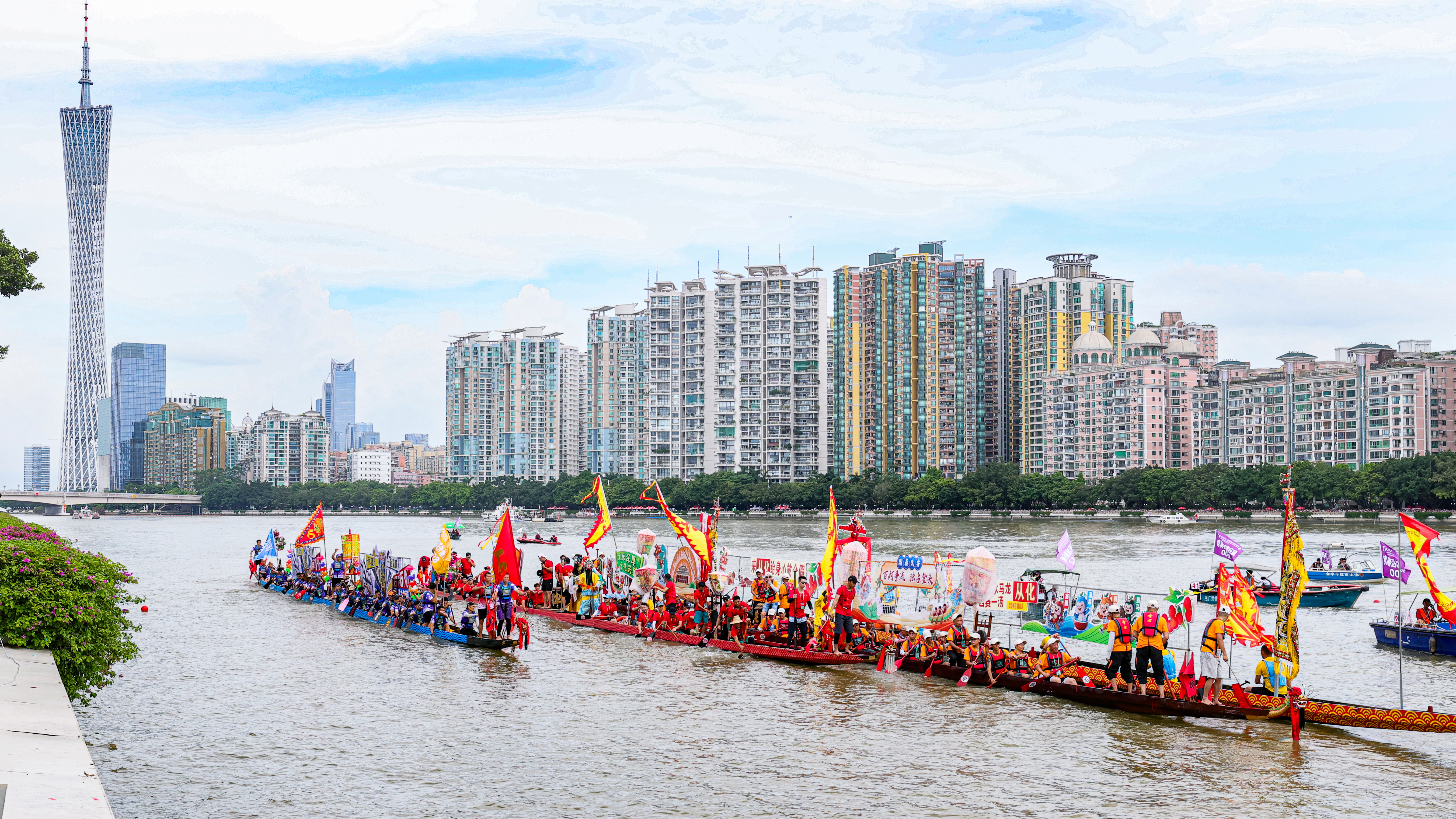 百龙竞逐珠江上，万众欢腾端午时——2026年广州国际龙舟邀请赛圆满举行